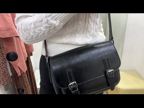 ❤️ Masturbation ampahibemaso ny tanora bitch FeralBerry miaraka amin'ny dildo ao amin'ny efitrano fitting ❤️❌ kalitao firaisana ara-nofo amin'ny mg.sexera.ru ﹏